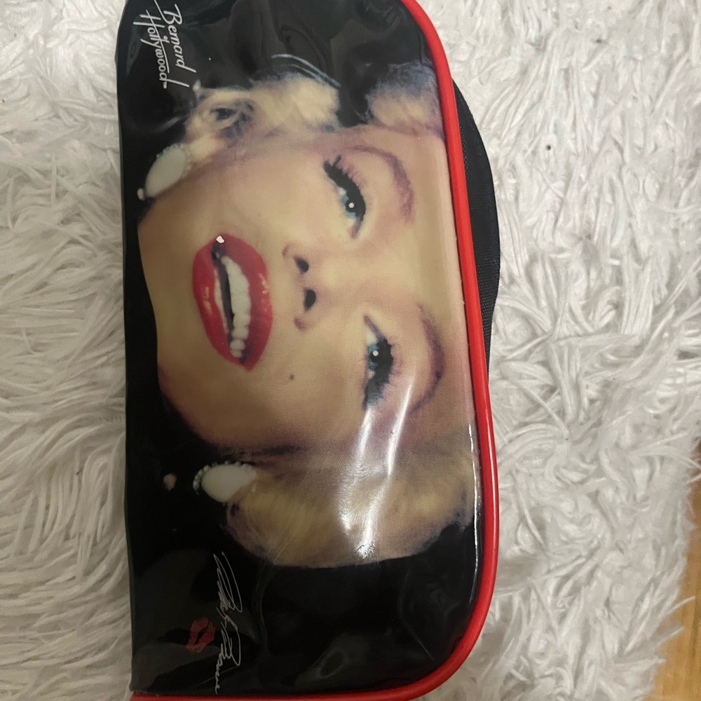 Red and Black Women's Bag - Picture 4 of 7